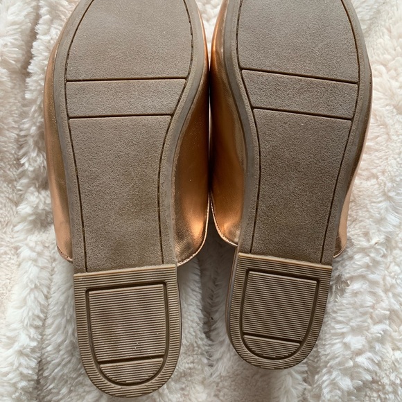 Gap Kids size 4 rose gold mule with tassel - Picture 3 of 3